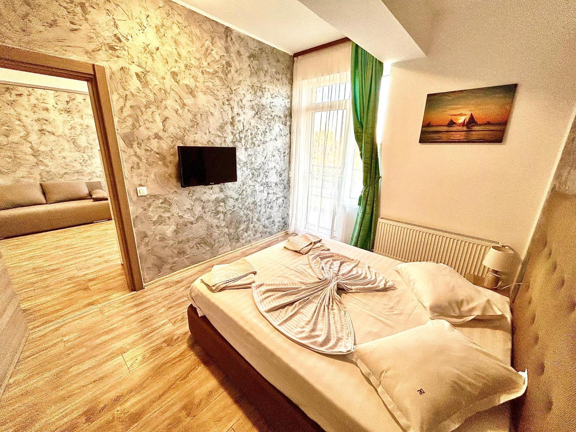 Marcony Boutique Apartments Mamaia Buitenkant foto