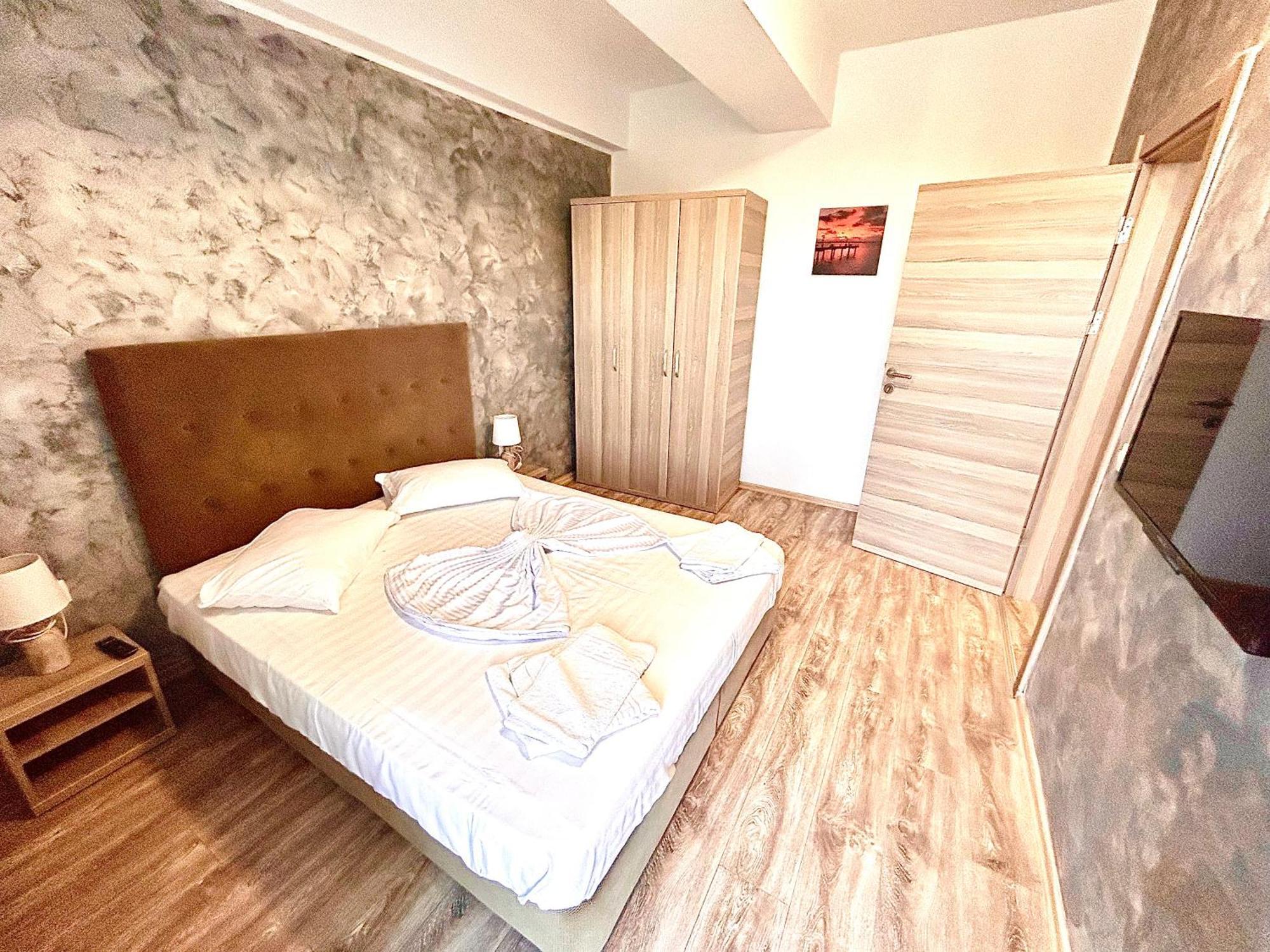 Marcony Boutique Apartments Mamaia Buitenkant foto