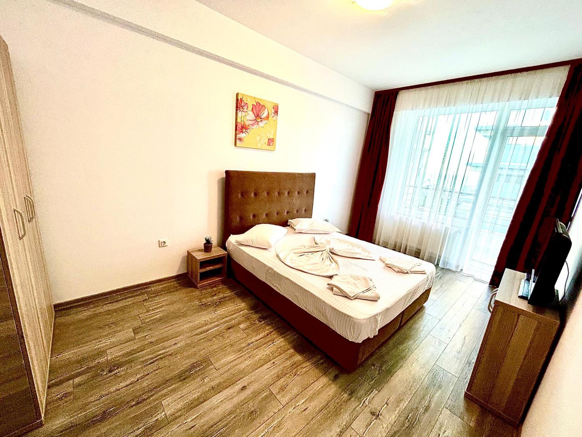 Marcony Boutique Apartments Mamaia Buitenkant foto