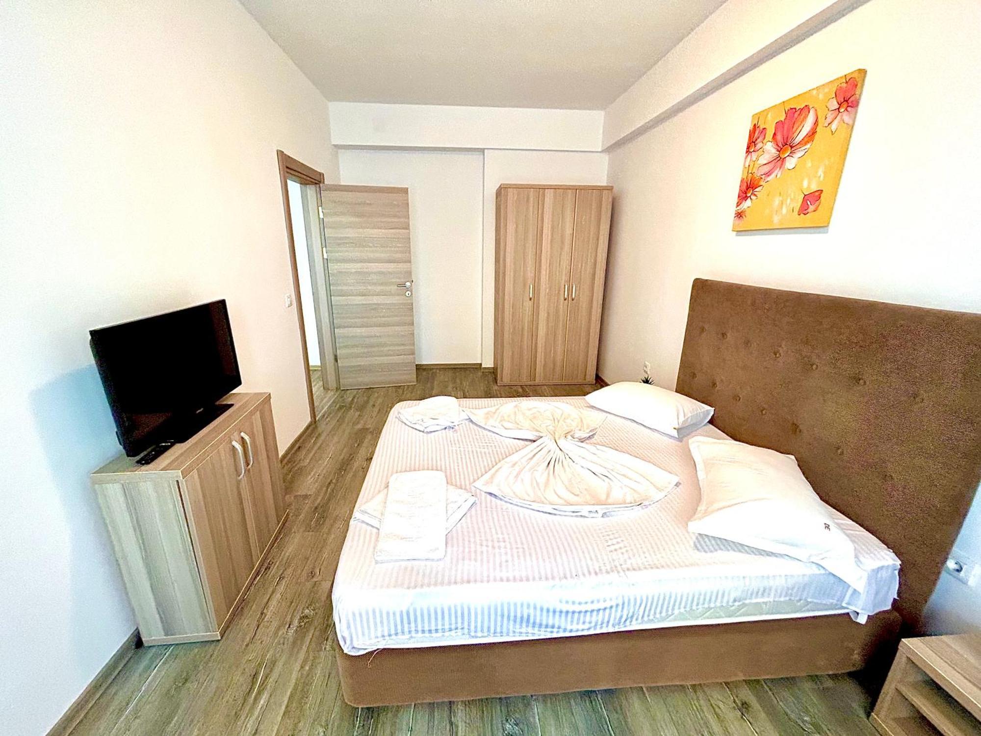 Marcony Boutique Apartments Mamaia Buitenkant foto